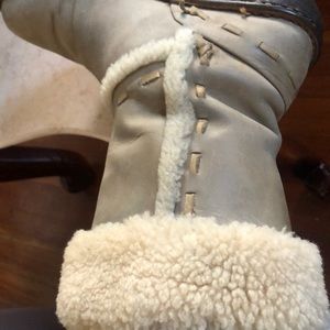 Beautiful fur Ugg boot size 8